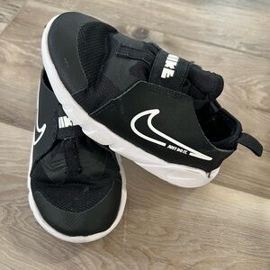 Nike Kids Black Athletic Shoes size 10
